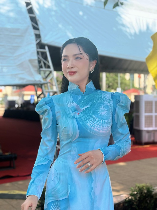 Nguyễn Văn Chung tiếp tục lên tiếng, nói rõ về Võ Hạ Trâm - Duyên Quỳnh sau ồn ào của ca khúc "3 tỷ view"- Ảnh 3. Nguyễn Văn Chung tiếp tục lên tiếng, nói rõ về Võ Hạ Trâm - Duyên Quỳnh sau ồn ào của ca khúc "3 tỷ view"- Ảnh 3.