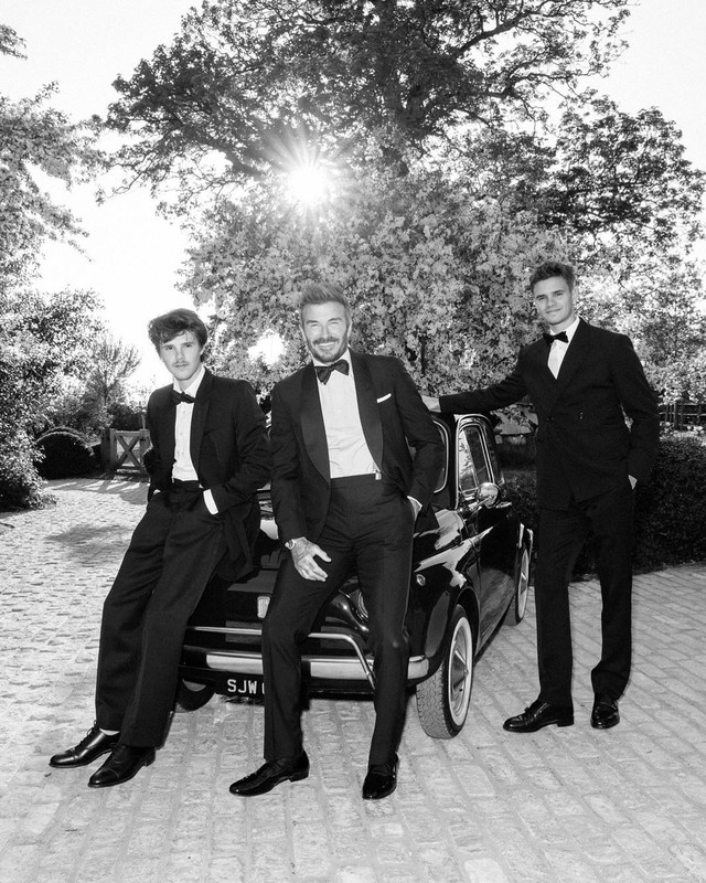 Bộ ảnh đậm chất tài phiệt của gia đình Beckham hút triệu lượt "tim", Victoria gạt phăng con trai cả giữa tin đồn "cạch mặt"- Ảnh 4.