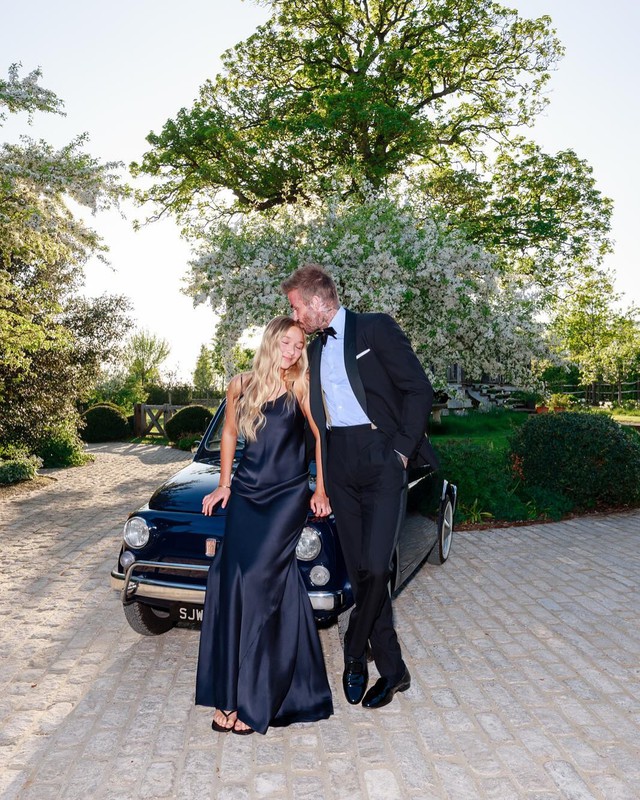 Bộ ảnh đậm chất tài phiệt của gia đình Beckham hút triệu lượt "tim", Victoria gạt phăng con trai cả giữa tin đồn "cạch mặt"- Ảnh 5.