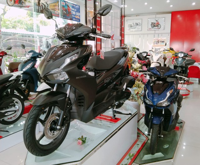 Bảng giá xe máy Honda Air Blade mới nhất tháng 5/2025: "Đội giá" cả chục triệu đồng mỗi chiếc- Ảnh 1. Bảng giá xe máy Honda Air Blade mới nhất tháng 5/2025: "Đội giá" cả chục triệu đồng mỗi chiếc- Ảnh 1.