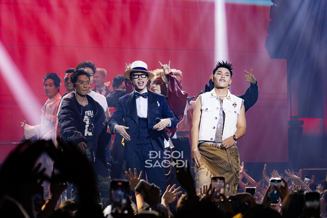 Concert Rap Việt “trá hình” của đội BigDaddy: Loạt rapper hoá thần tượng chất, “trùm cuối” đu xà xuất hiện cực nghệ- Ảnh 4.
