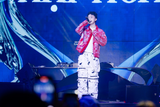 Concert Rap Việt “trá hình” của đội BigDaddy: Loạt rapper hoá thần tượng chất, “trùm cuối” đu xà xuất hiện cực nghệ- Ảnh 17.