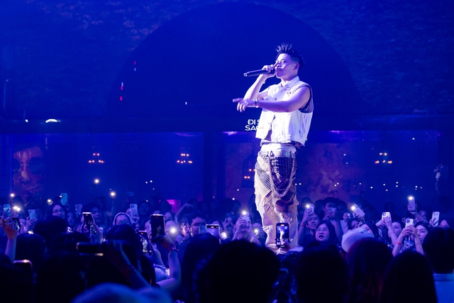 Concert Rap Việt “trá hình” của đội BigDaddy: Loạt rapper hoá thần tượng chất, “trùm cuối” đu xà xuất hiện cực nghệ- Ảnh 18.
