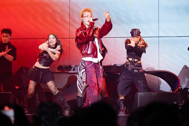 Concert Rap Việt “trá hình” của đội BigDaddy: Loạt rapper hoá thần tượng chất, “trùm cuối” đu xà xuất hiện cực nghệ- Ảnh 15.