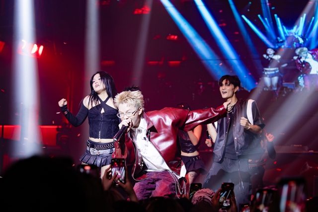 Concert Rap Việt “trá hình” của đội BigDaddy: Loạt rapper hoá thần tượng chất, “trùm cuối” đu xà xuất hiện cực nghệ- Ảnh 16.