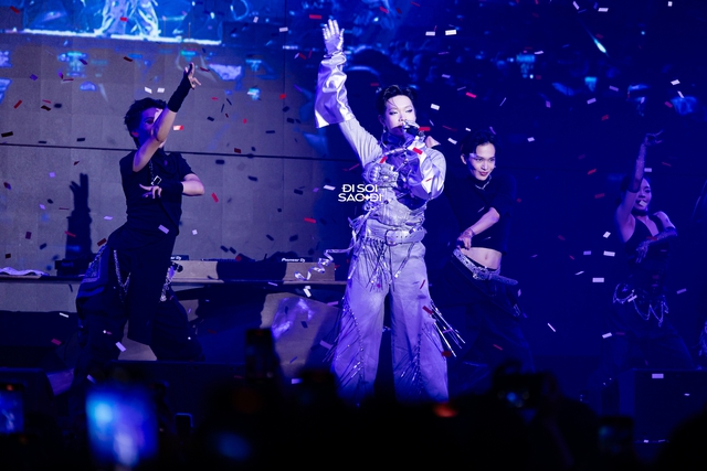 Concert Rap Việt “trá hình” của đội BigDaddy: Loạt rapper hoá thần tượng chất, “trùm cuối” đu xà xuất hiện cực nghệ- Ảnh 8.