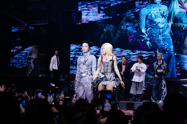 Concert Rap Việt “trá hình” của đội BigDaddy: Loạt rapper hoá thần tượng chất, “trùm cuối” đu xà xuất hiện cực nghệ- Ảnh 19.