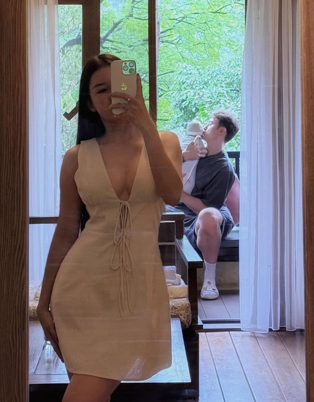 Nóng hơn mùa hè, Yến Xuân - vợ Lâm Tây tung ảnh bikini hậu sinh con: Body cực "cháy", sexy nhất dàn WAGs Việt!- Ảnh 2.