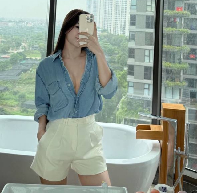 Nóng hơn mùa hè, Yến Xuân - vợ Lâm Tây tung ảnh bikini hậu sinh con: Body cực "cháy", sexy nhất dàn WAGs Việt!- Ảnh 4.