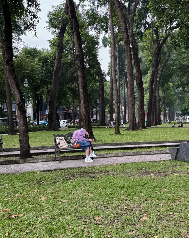 Uy tín 100%, Sơn Tùng bị “tóm” đi chợ Bến Thành mua trái cây, nhưng ảnh cam thường khác ảnh tự đăng thế này?- Ảnh 9.