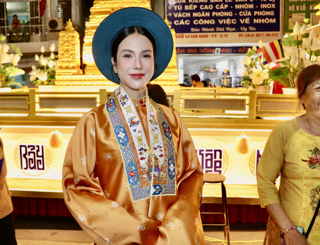 Hoa hậu Tiểu Vy bị tóm cận visual "tỷ lệ vàng", Diệp Lâm Anh và dàn sao diện Việt phục đổ bộ sự kiện- Ảnh 7.