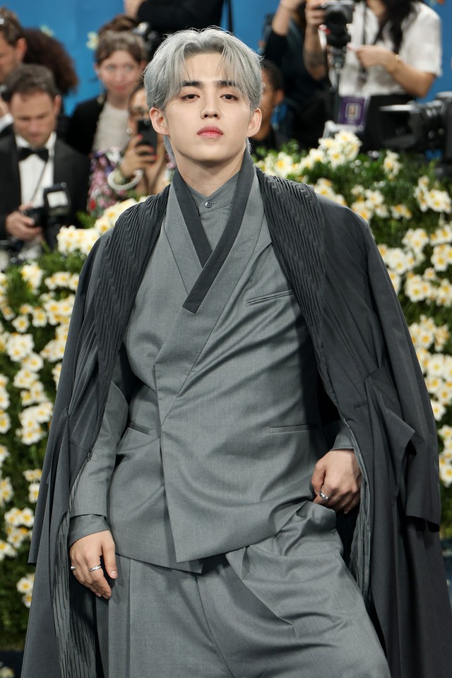 Nam nghệ sĩ Hàn Quốc bị truyền thông quốc tế la ó, thờ ơ tại Met Gala 2025 là ai?- Ảnh 4.
