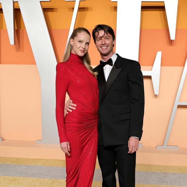 Căng nhất Met Gala 2025: Miley Cyrus đụng mặt tình cũ từng "cắm sừng" mình, có thái độ cực gắt gây bàn tán- Ảnh 3. Căng nhất Met Gala 2025: Miley Cyrus đụng mặt tình cũ từng "cắm sừng" mình, có thái độ cực gắt gây bàn tán- Ảnh 3.