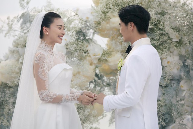 Sao Vbiz cưới chỉ mời 50 khách: Tổ chức cực xa hoa, hiện vướng tin đồn trong cuộc hôn nhân với chồng kém 11 tuổi- Ảnh 2.