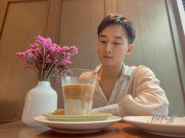 Sao nam Vbiz bị HIV bất lực vì không kiếm nổi 1 đồng, chật vật chạy ăn từng bữa- Ảnh 1. Sao nam Vbiz bị HIV bất lực vì không kiếm nổi 1 đồng, chật vật chạy ăn từng bữa- Ảnh 1.