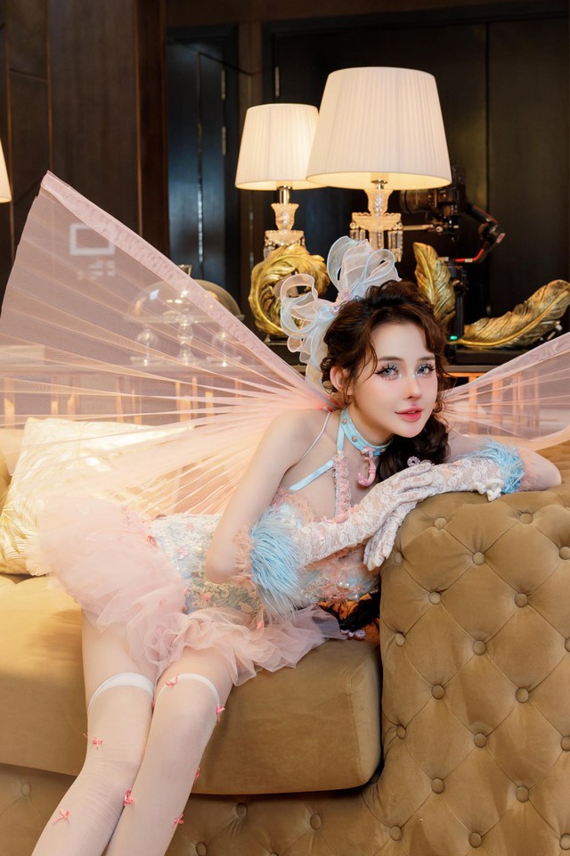 Diện đồ gợi cảm, Ngân 98 khiến anh em game thủ "rần rần" với bộ cánh đậm chất tướng game- Ảnh 5.