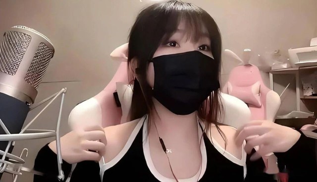 Nữ streamer "top 1 server" ngày ấy bị team qua đường tóm trọn khoảnh khắc không thể tin nổi- Ảnh 1.