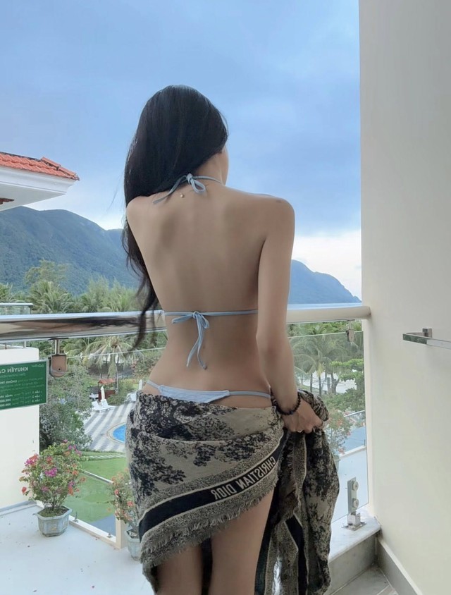 "Nóng" hơn cả thời tiết, Mai Dora khoe lưng trần hun mắt fan- Ảnh 3. "Nóng" hơn cả thời tiết, Mai Dora khoe lưng trần hun mắt fan- Ảnh 3.