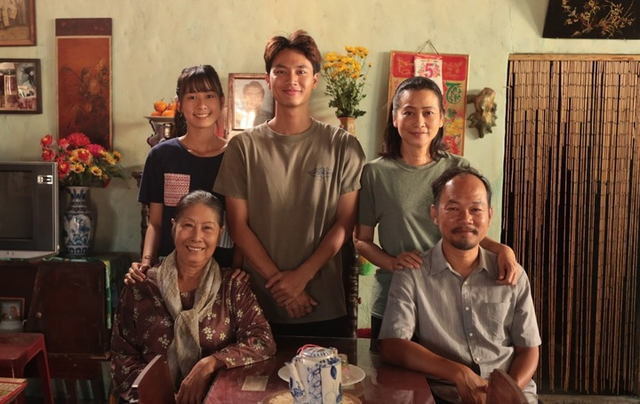Lý Hải - Minh Hà bị hàng nghìn người bao vây, náo loạn cả một khu phố- Ảnh 6. Lý Hải - Minh Hà bị hàng nghìn người bao vây, náo loạn cả một khu phố- Ảnh 6.