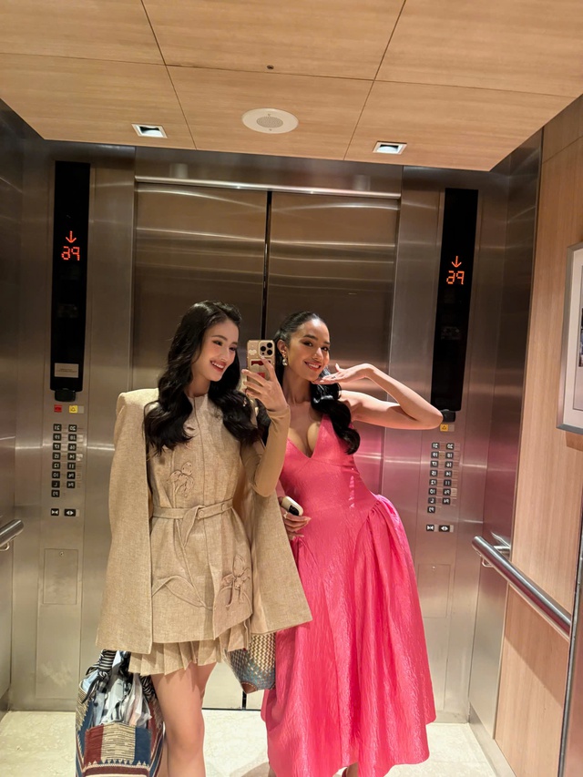 Hoa hậu Ý Nhi mặc trang phục gây "tức mắt", đọ sắc ra sao với ứng viên số 1 Miss World mà bùng tranh cãi?- Ảnh 1.