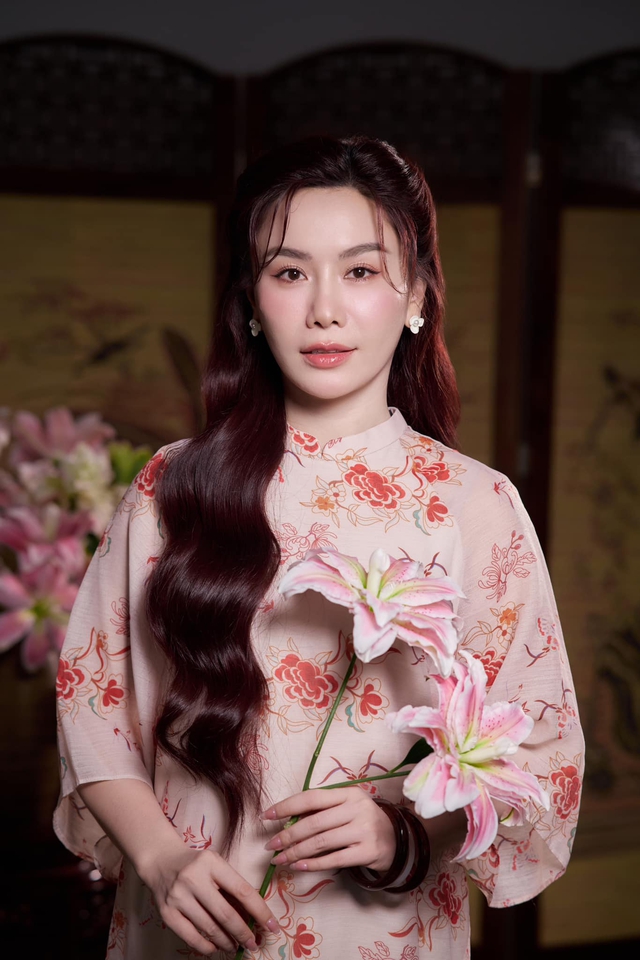MC gây sốt với clip 4 triệu view ăn lòng se điếu: Sống trong nhà "view triệu đô", dẫn 18 chương trình cùng lúc- Ảnh 4.
