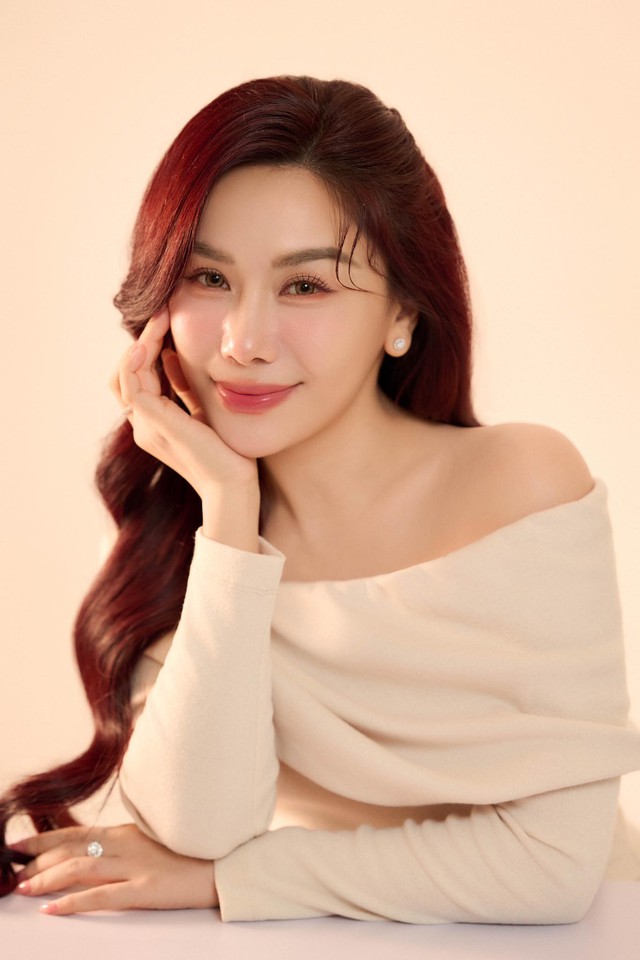 MC gây sốt với clip 4 triệu view ăn lòng se điếu: Sống trong nhà "view triệu đô", dẫn 18 chương trình cùng lúc- Ảnh 6.