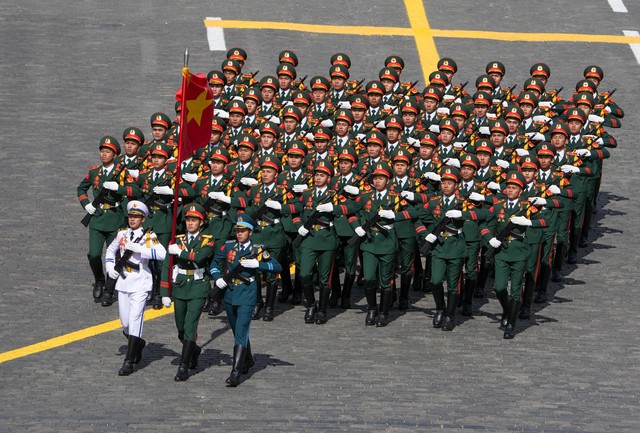 Toàn cảnh màn xuất hiện của đoàn Quân đội Nhân dân Việt Nam trong lễ duyệt binh Ngày Chiến thắng 9/5 tại Quảng trường Đỏ- Ảnh 5.