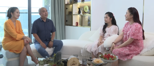 MC gây sốt với clip 4 triệu view ăn lòng se điếu: Sống trong nhà "view triệu đô", dẫn 18 chương trình cùng lúc- Ảnh 3.
