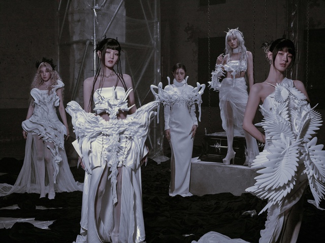 Nhóm nữ ám ảnh với đạo nhái- Ảnh 3. Nhóm nữ ám ảnh với đạo nhái- Ảnh 3.