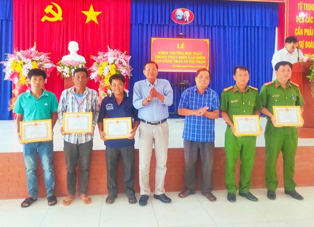 Khen thưởng đột xuất 6 cá nhân truy bắt nhanh đối tượng trộm nóng xe mô tô- Ảnh 1.