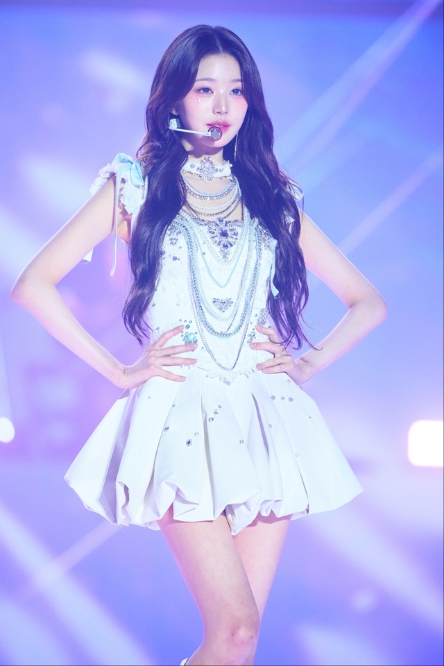 Tuổi 20 của “công chúa Kpop”: Trẻ đẹp giàu, từ bé đã làm center, sự nghiệp lên như diều gặp gió- Ảnh 20.