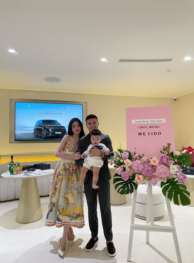 Quang Hải vừa tặng siêu xe gần chục tỷ, Chu Thanh Huyền lại “đòi”thêm túi Chanel, phản ứng của chàng cầu thủ gây bất ngờ- Ảnh 1.