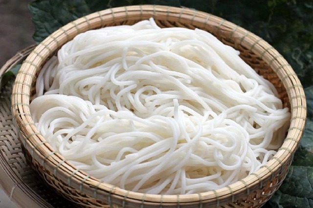 "Cậy răng" người bán bún cũng không thừa nhận bún chứa hàn the, bạn thử cách này 5 giây là biết sự thật- Ảnh 2.