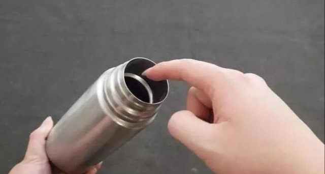 "Bí mật đen tối" của bình giữ nhiệt, nhiều người không biết vô tư dùng, chẳng trách bệnh từ miệng vào- Ảnh 2.