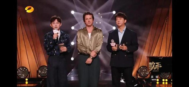 Màn hát live trị giá gần 80 tỷ đồng bóc trần sự nguỵ biện của dàn sao Trung tại show âm nhạc cực hot- Ảnh 3. Màn hát live trị giá gần 80 tỷ đồng bóc trần sự nguỵ biện của dàn sao Trung tại show âm nhạc cực hot- Ảnh 3.