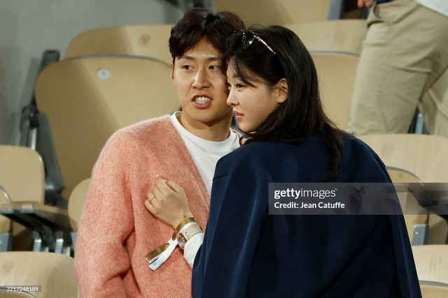 Cầu thủ triệu fan đeo huy chương vô địch Champions League cho bạn gái tiểu thư tài phiệt siêu giàu, visual couple gây sốt!- Ảnh 6.