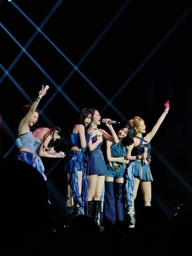BABYMONSTER sang Việt Nam diễn "cháy" đấy, nhưng sức nóng khó lòng thoát vòng fan, còn lâu mới bằng đàn anh đàn chị- Ảnh 2.