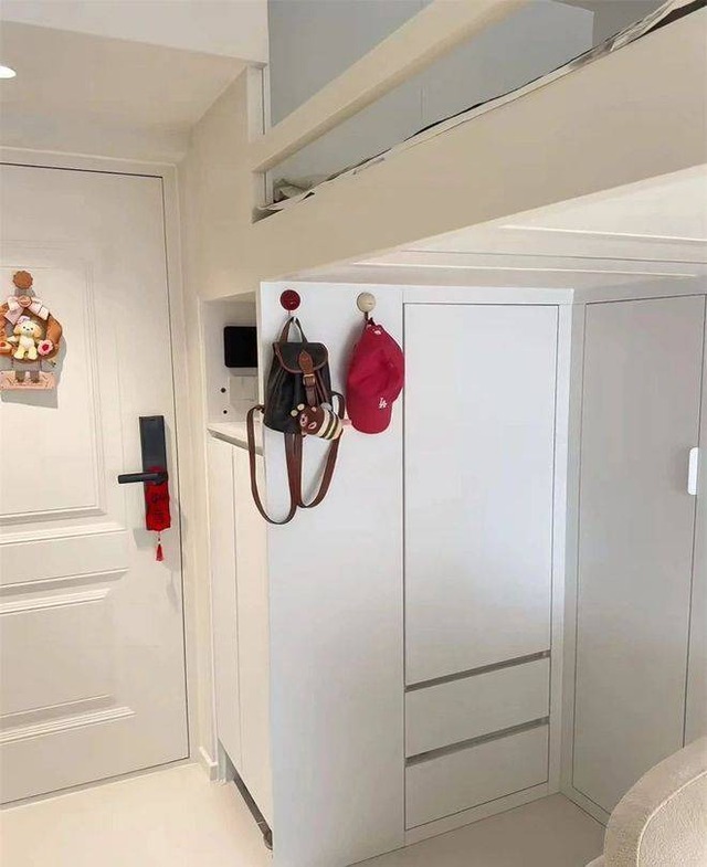 Bức ảnh cô gái nằm đọc sách thu hút chục nghìn like- Ảnh 3.