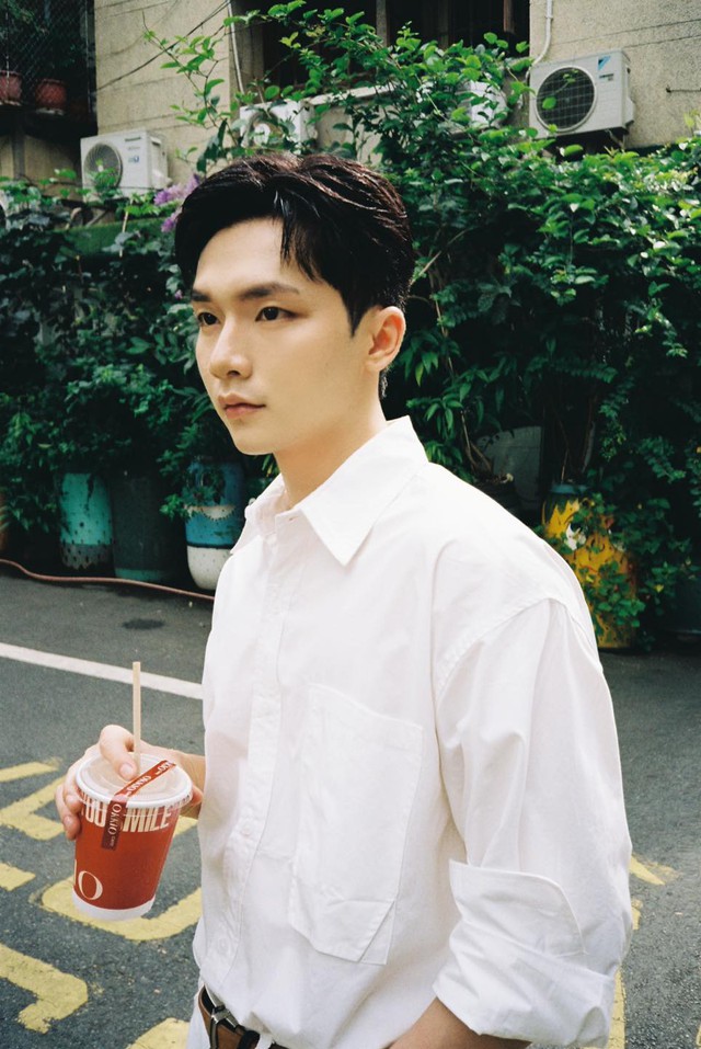 Debut 2 lần nam ca sĩ này vẫn “không chút bọt sóng” tại Vpop, rộ tin bạn trai Văn Mai Hương cũng chẳng ai tin!- Ảnh 9.