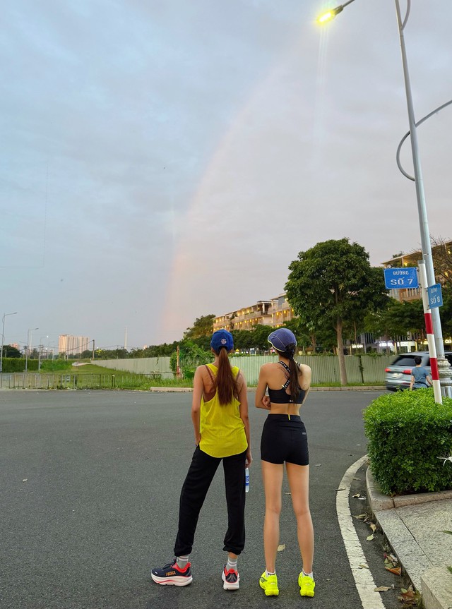 Sau Trấn Thành đến Thanh Hằng dính “kiếp nạn”chạy bộ của Kỳ Duyên, vóc dáng nét căng, đôi chân dài 1,12m mới gây sốt- Ảnh 2.
