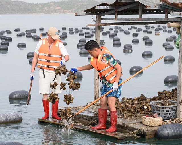 S.T Sơn Thạch lần đầu làm bố: Vào bếp nấu ăn cho 10 người, từng bị trẻ con né tránh vì là "người lạ"- Ảnh 6.