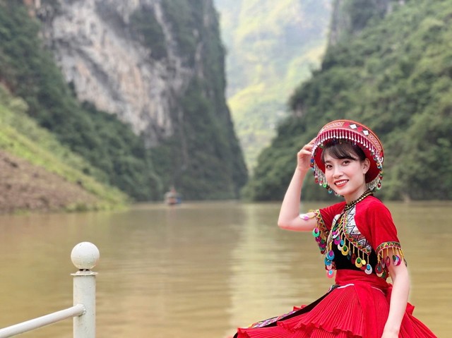 Cô gái 9x chinh phục người xem bằng những dòng chữ ngọt ngào trên bánh- Ảnh 1. Cô gái 9x chinh phục người xem bằng những dòng chữ ngọt ngào trên bánh- Ảnh 1.