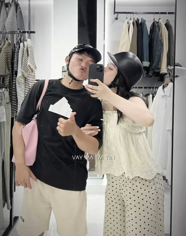 Vợ mới cưới của Hồ Văn Cường lộ hint có bầu?- Ảnh 1. Vợ mới cưới của Hồ Văn Cường lộ hint có bầu?- Ảnh 1.