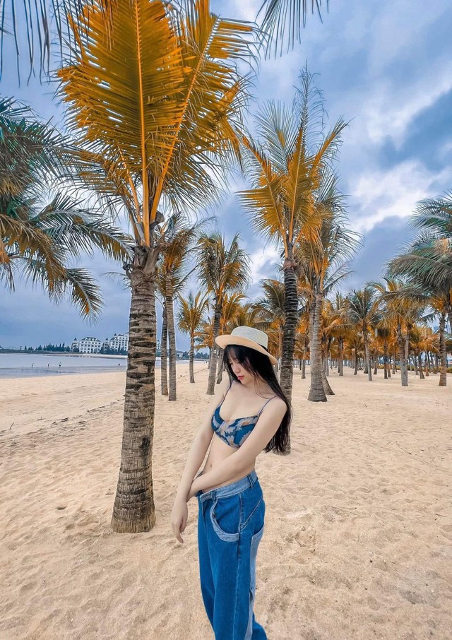 Vừa khoe vòng eo nhỏ xíu, Mai Linh Zuto còn trổ tài làm thơ khiến fan nam phấn khích- Ảnh 5. Vừa khoe vòng eo nhỏ xíu, Mai Linh Zuto còn trổ tài làm thơ khiến fan nam phấn khích- Ảnh 5.