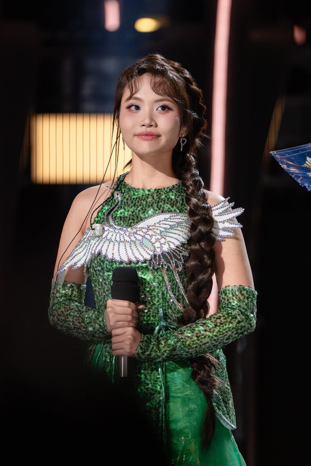 Phương Mỹ Chi có đang bị Tô Hữu Bằng và Trương Lương Dĩnh chèn ép ở show Trung Quốc?- Ảnh 1.