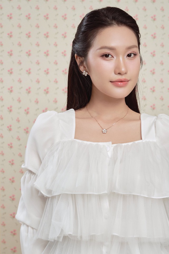 Doãn Hải My quá xinh EQ còn đỉnh, Đoàn Văn Hậu được khen “cầu thủ châu Á có vợ đẹp nhất” quả không sai- Ảnh 1.