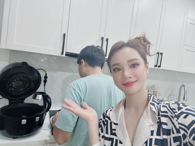 Hai “ông chồng quốc dân” của showbiz Việt: Trường Giang và Huy Trần chăm chỉ vào bếp, chăm cho vợ từng bữa ăn- Ảnh 3. Hai “ông chồng quốc dân” của showbiz Việt: Trường Giang và Huy Trần chăm chỉ vào bếp, chăm cho vợ từng bữa ăn- Ảnh 3.