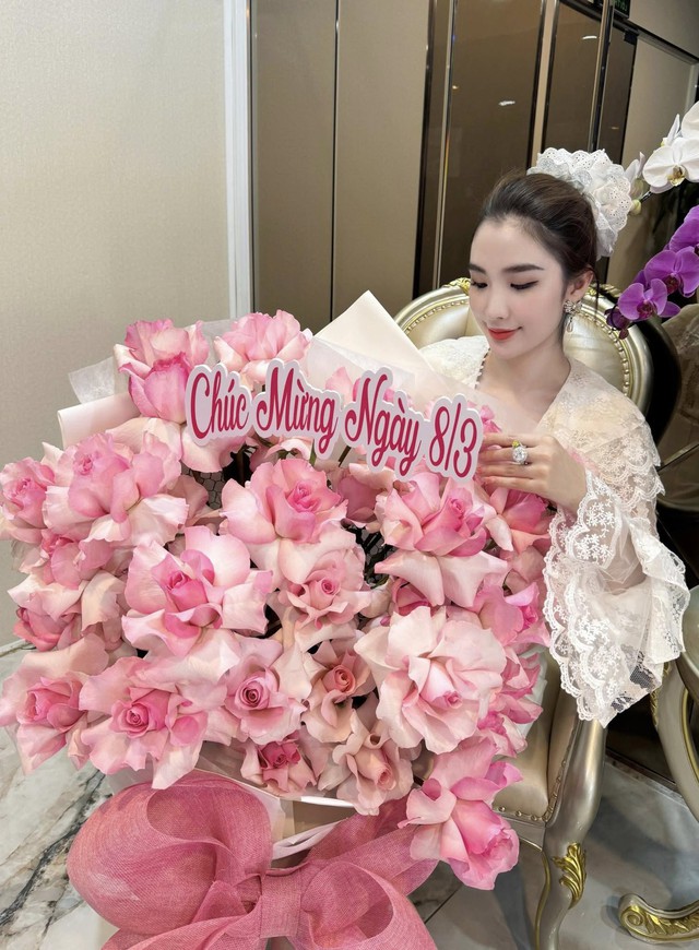 Mỹ nhân Vbiz đã bí mật sinh 2 con bất ngờ công khai chồng, danh tính đàng trai tưởng lạ hoá quen!- Ảnh 5. Mỹ nhân Vbiz đã bí mật sinh 2 con bất ngờ công khai chồng, danh tính đàng trai tưởng lạ hoá quen!- Ảnh 5.