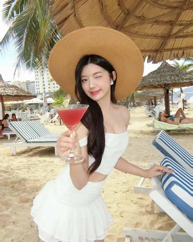 Biểu cảm gây chú ý của "tiên nữ mukbang" trước tin đồn ăn không nuốt- Ảnh 1. Biểu cảm gây chú ý của "tiên nữ mukbang" trước tin đồn ăn không nuốt- Ảnh 1.