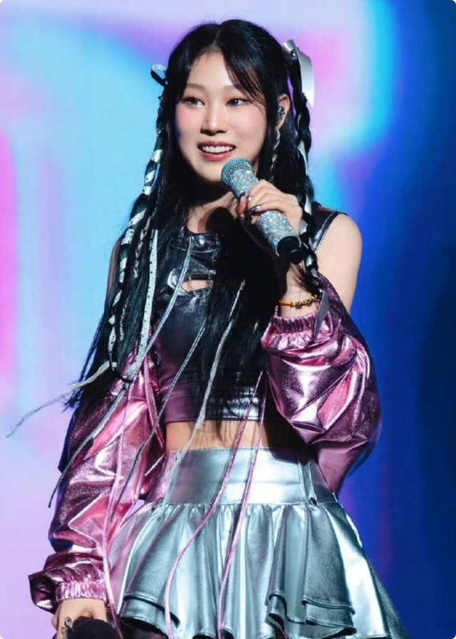 Màn lột xác ngỡ ngàng không tin nổi của "ái nữ" từng bị bạo lực mạng suốt tuổi thơ vì ngoại hình xấu xí- Ảnh 2.